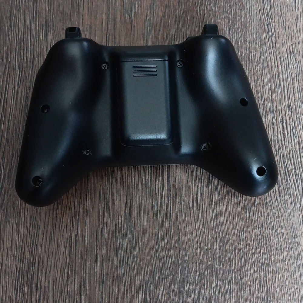 Amazon Black Wireless Game Controller - Picture 3 of 5